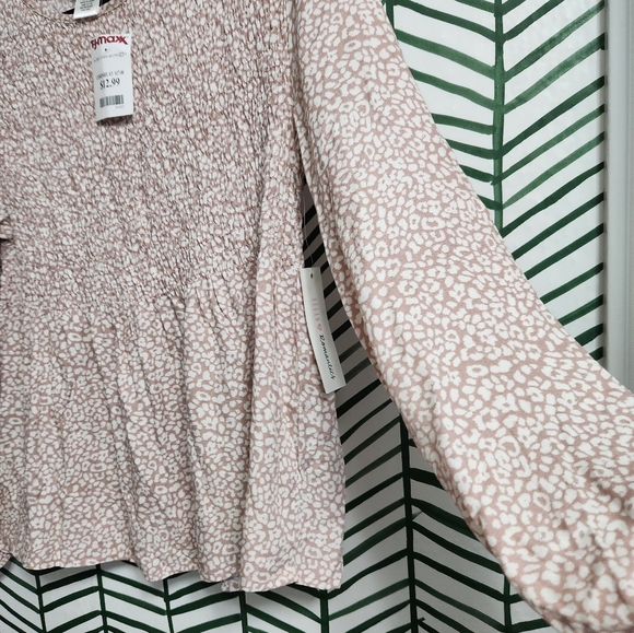 Urban Romantics Long Sleeve Pesant Flowy Blouse - Picture 4 of 4